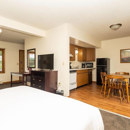 Brentwood Motor Inn Marquette Buitenkant foto