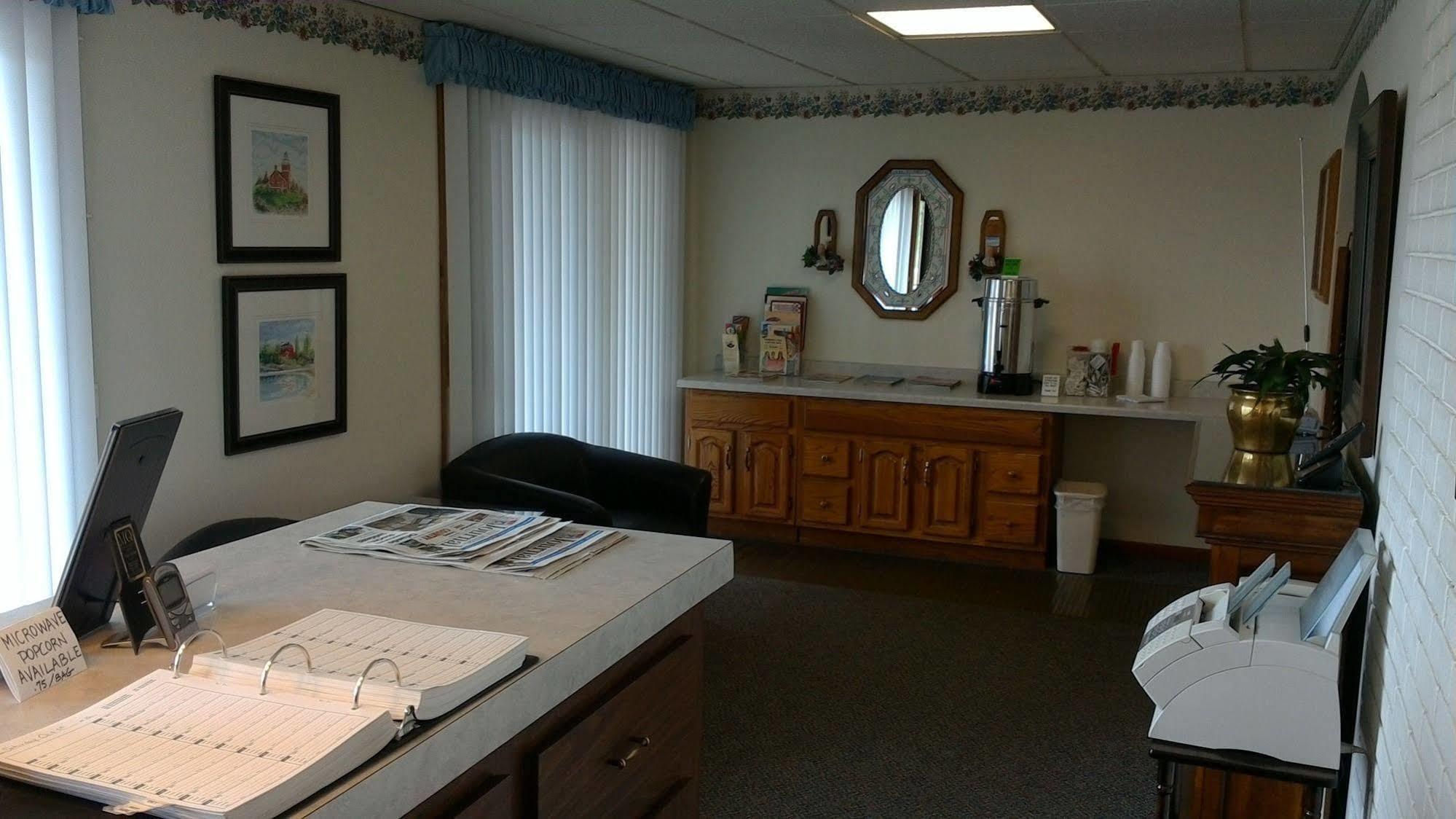 Brentwood Motor Inn Marquette Buitenkant foto