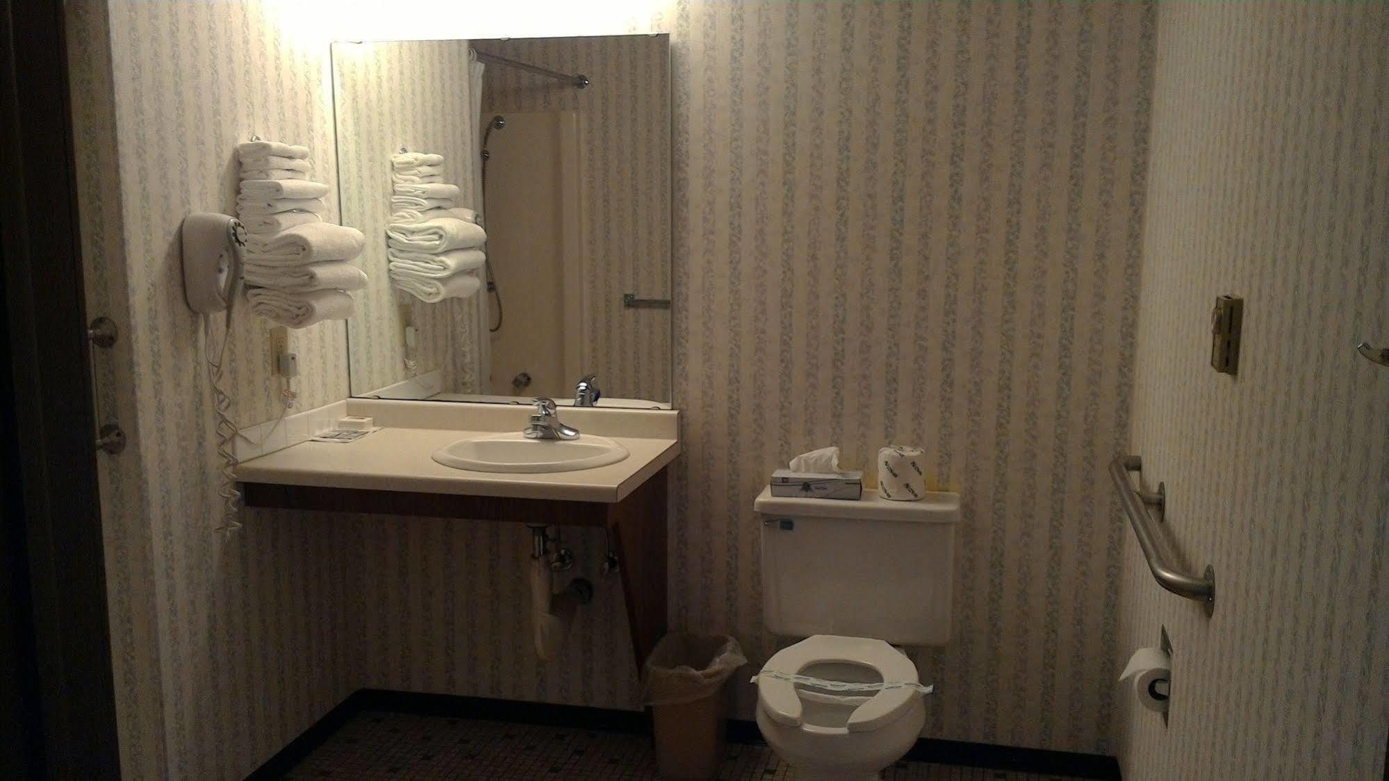 Brentwood Motor Inn Marquette Buitenkant foto