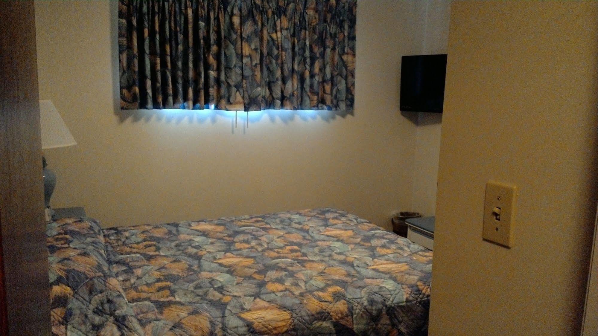 Brentwood Motor Inn Marquette Buitenkant foto