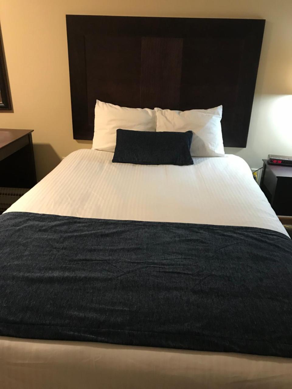 Brentwood Motor Inn Marquette Buitenkant foto
