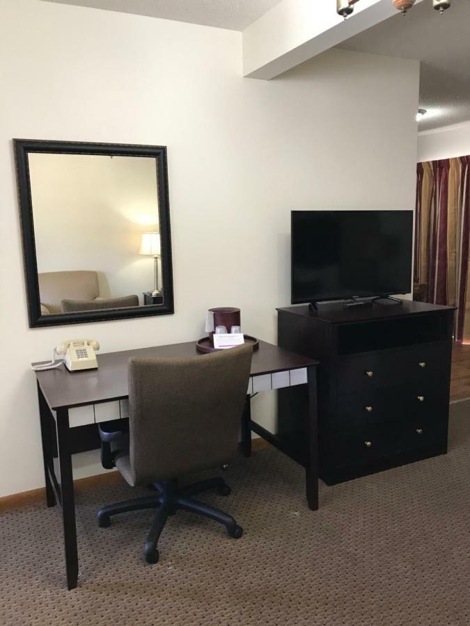 Brentwood Motor Inn Marquette Buitenkant foto