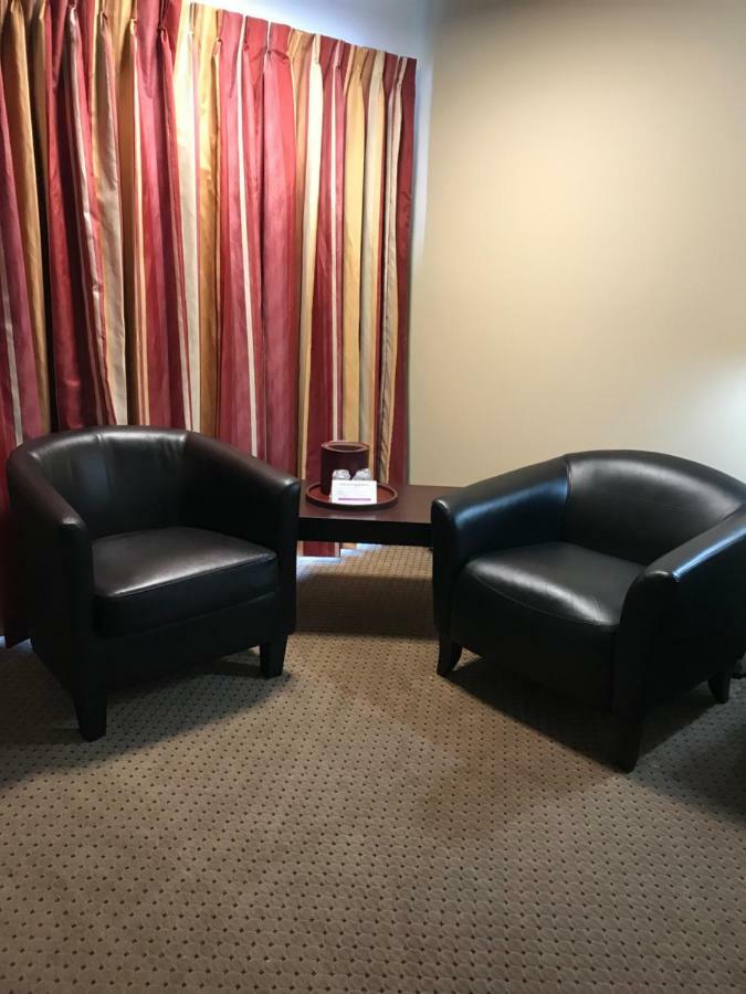 Brentwood Motor Inn Marquette Buitenkant foto